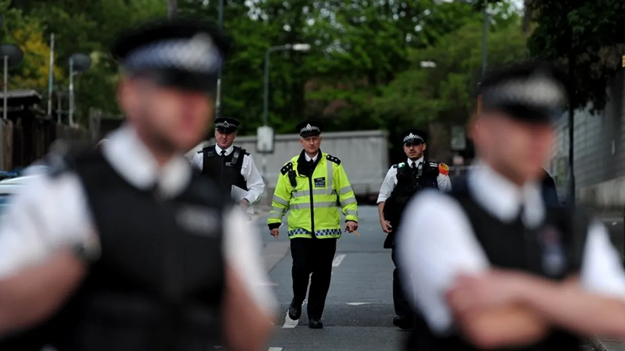 Un bărbat s-a fotografiat în postura de răpit, pentru a obține bani de la familie