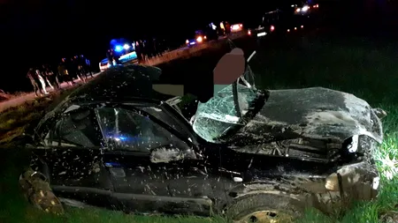 FOTO: Și-a găsit sfârșitul în prag de Paște. Un tânăr de 19 ani a MURIT și două fete de 17 ani au ajuns la spital, după un accident în Teleorman