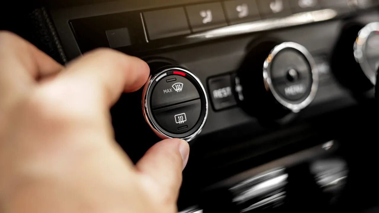 Greșeală costisitoare pe care o fac majoritatea ȘOFERILOR când utilizează aerul condiționat. Experții atrag atenția asupra acestui detaliu