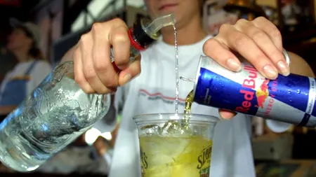 De ce nu e recomandat să amesteci alcoolul și băuturile energizante