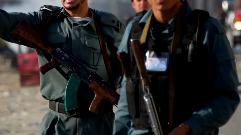 Trei bărbați îmbrăcați în uniforme de polițiști au ucis un soldat NATO în Afganistan
