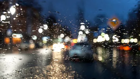 METEO. Cod portocaliu de ploi torenţiale, grindină şi vânt în 20 de judeţe din țară