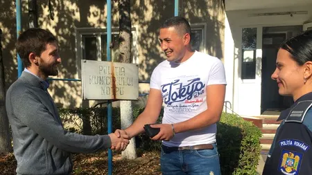 Un tânăr din Mehedinți a găsit un portmoneu plin cu euro, pierdut de un preot. Ce a făcut preotul, ajuns imediat la poliție ca să-și recupereze banii