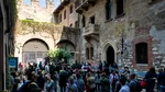 Îndrăgostiții, taxați cu 12 euro la Casa Julietei din Verona. Faimosul balcon din opera lui Shakespeare a provocat haos și proteste în oraș