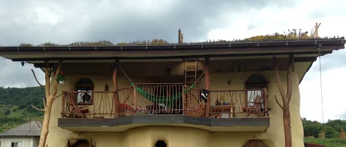 Doi frați din Bistrița au construit o casă ecologică unicat. Turiștii se înghesuie să prindă o noapte în locuința „bio