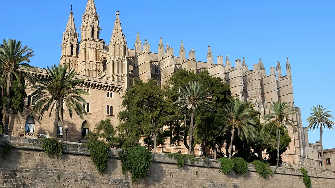 (P) Gândul te poartă la un sejur în Palma de Mallorca? Iată când să-l programezi!