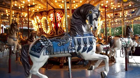 Accident la o serbare câmpenească: Fetiță de 10 ani, rănită după ce a căzut din carusel, la Mureș