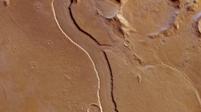 Fotografii spectaculoase cu albia unui fost râu de pe Marte, realizate de o sondă spațială europeană