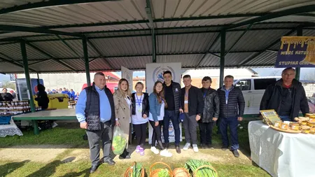 George Simion, la Târgul de Primăvară de la Răcășdia, alături de soția sa