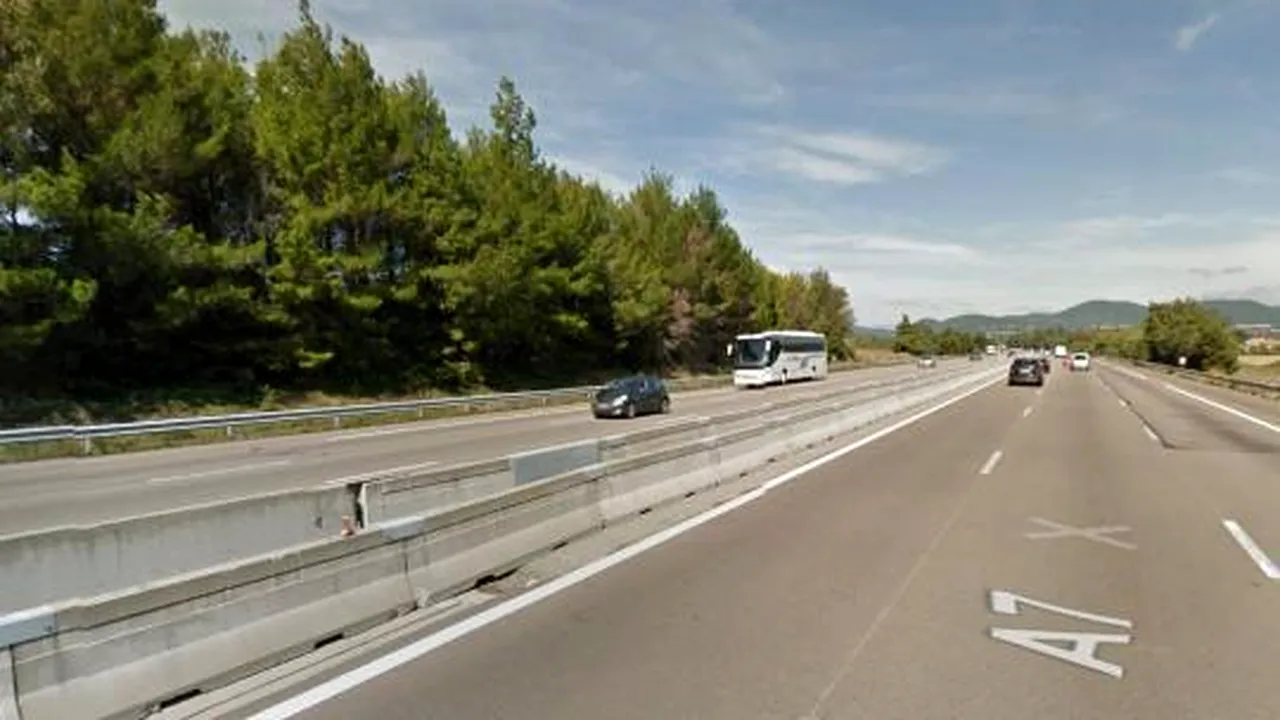 Autocar cu turiști cehi, atacat cu focuri de armă în Franța