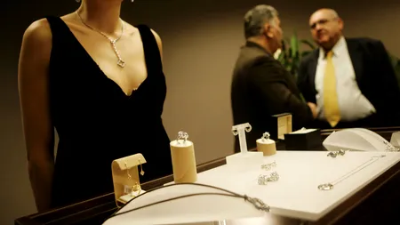 Ploaie de recorduri, la licitația de bijuterii de lux de la Geneva. 