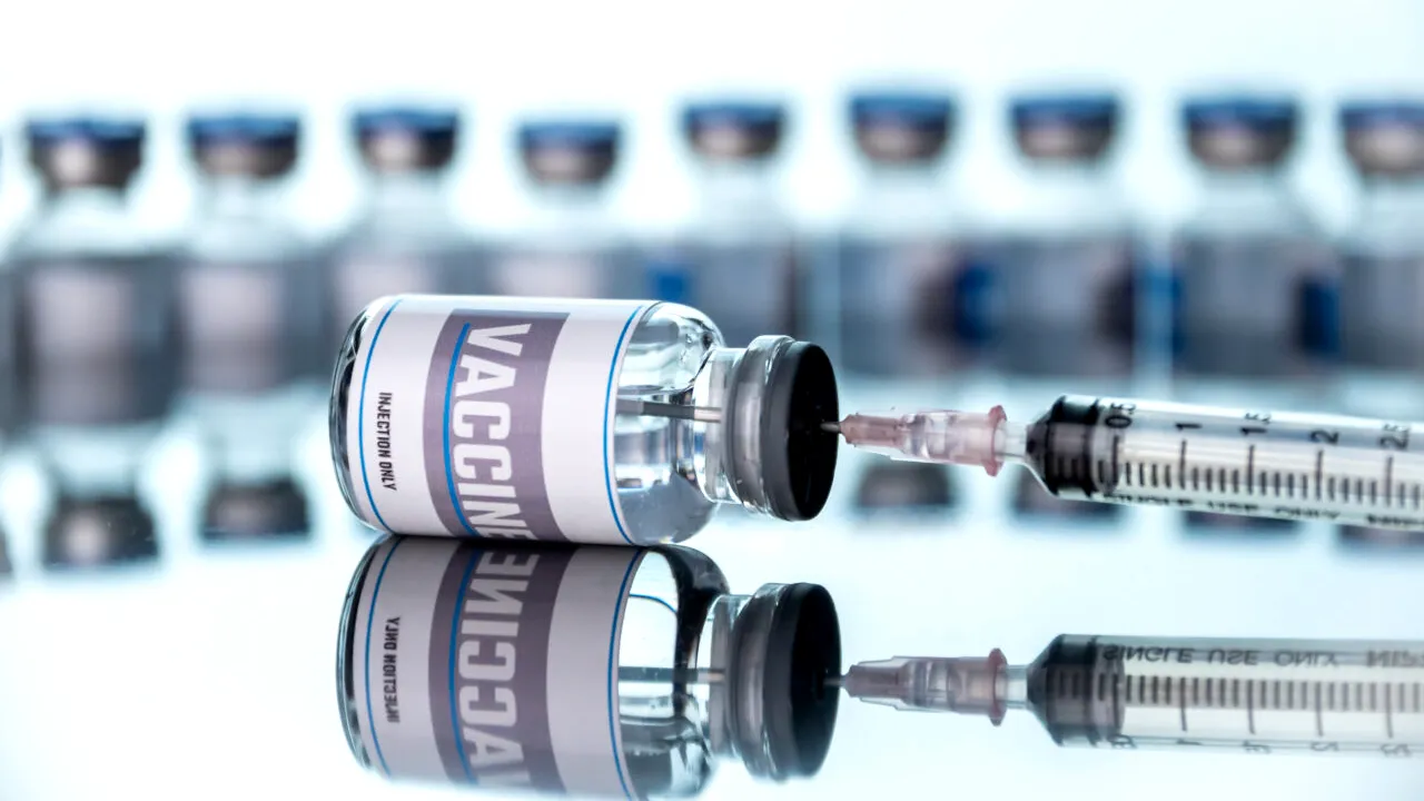 Premieră mondială: se lansează primul studiu clinic al unui vaccin împotriva cancerului pulmonar