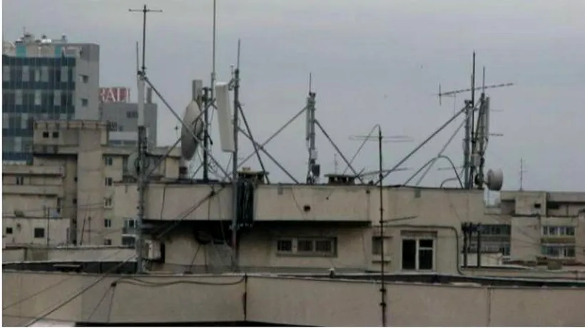 Compania Orange, obligată să desfiinţeze antenele GSM de pe un bloc din București şi să plătească despăgubiri de mii de euro
