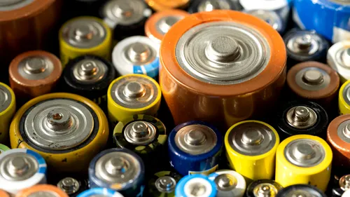O femeie din Irlanda a înghițit câteva zeci de baterii AA și AAA . Cât le-a luat mediciilor ca să le scoată din stomac