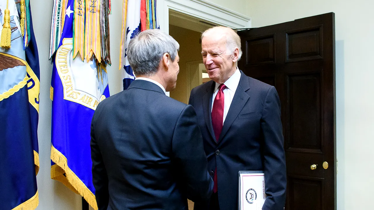 Rugămintea lui Cioloș, pentru Biden, din partea României