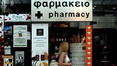Farmaciile din Grecia vor banii jos pentru medicamente, acuzând datoriile casei de asigurări