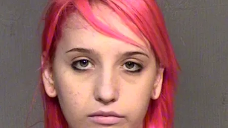 Arestată după ce a condus beată, drogată și cu COPILUL PE PLAFONUL mașinii