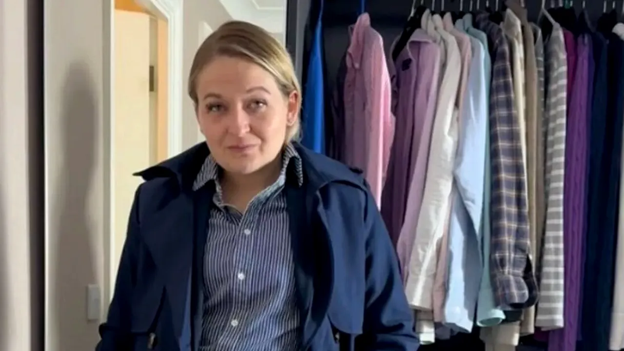 INCREDIBIL: Cum arată această femeie, care face muncă de birou, când se dezbracă!