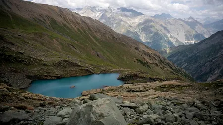 Este considerată „Bijuteria Glaciară” din Munții Rodnei și reprezintă una dintre cele mai SPECTACULOASE atracții naturale din România 