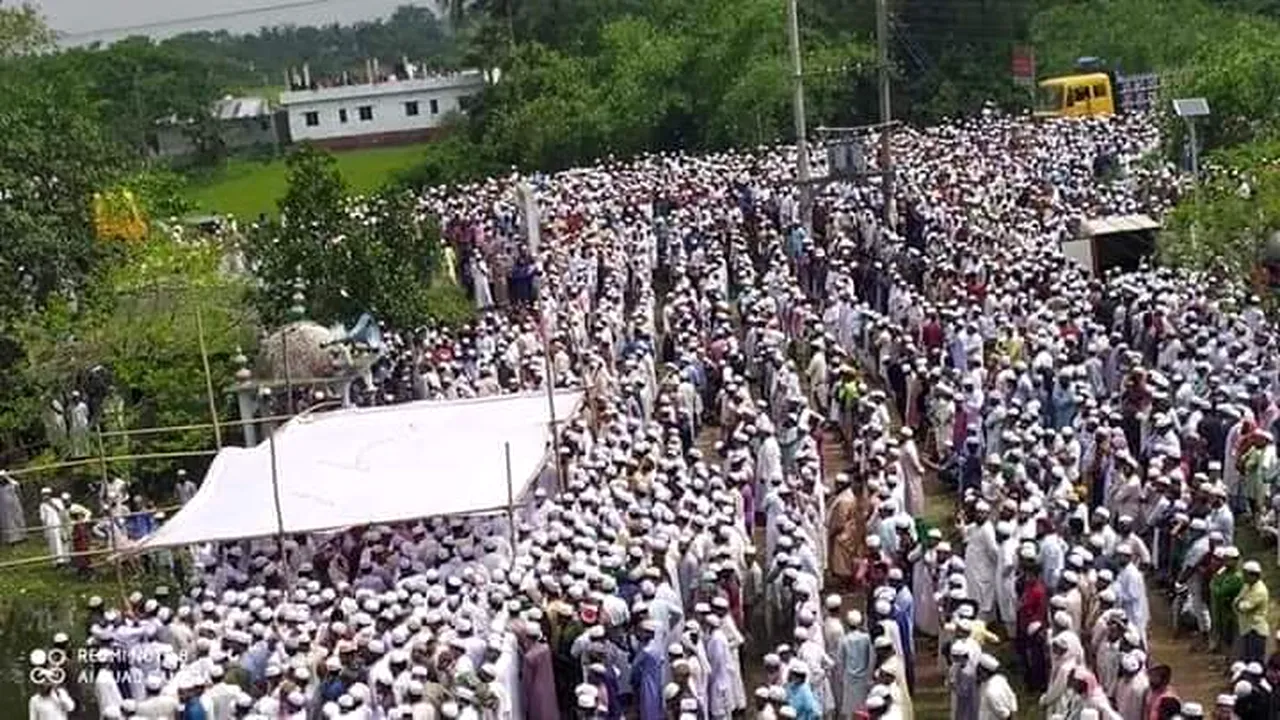 ULUITOR. Peste 100.000 de persoane au participat la o înmormântare, deși țara se află în stare de urgență. VIDEO / GALERIE FOTO