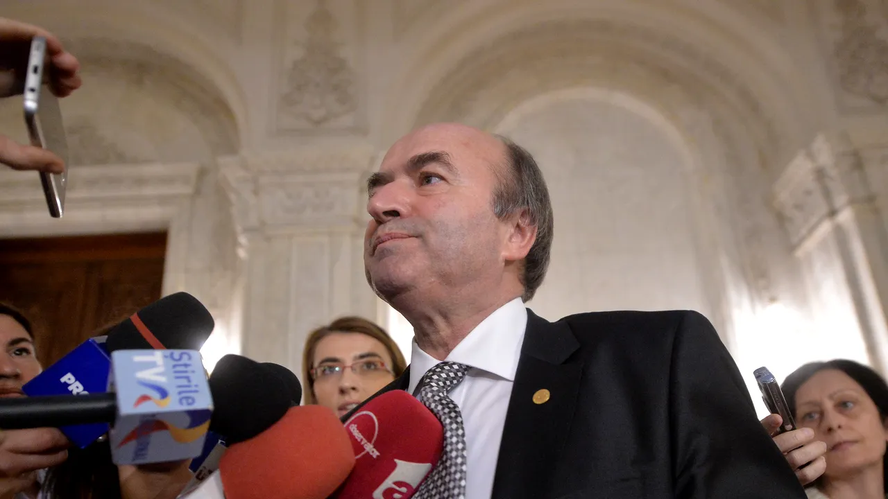 Toader a câștigat anul trecut la fel de mulți bani ca premierul britanic Theresa May: Aproape 800.000 de lei pe an - FOTO