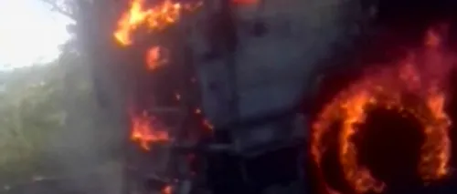 Un camion cu mobilă a luat foc în Popești-Leordeni