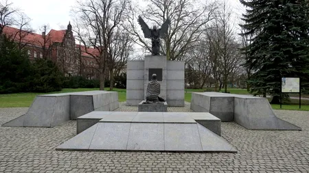 DEZINFORMARE. Chiar și după opt decenii, „Minciuna Katyn”  încă se propagă în Rusia