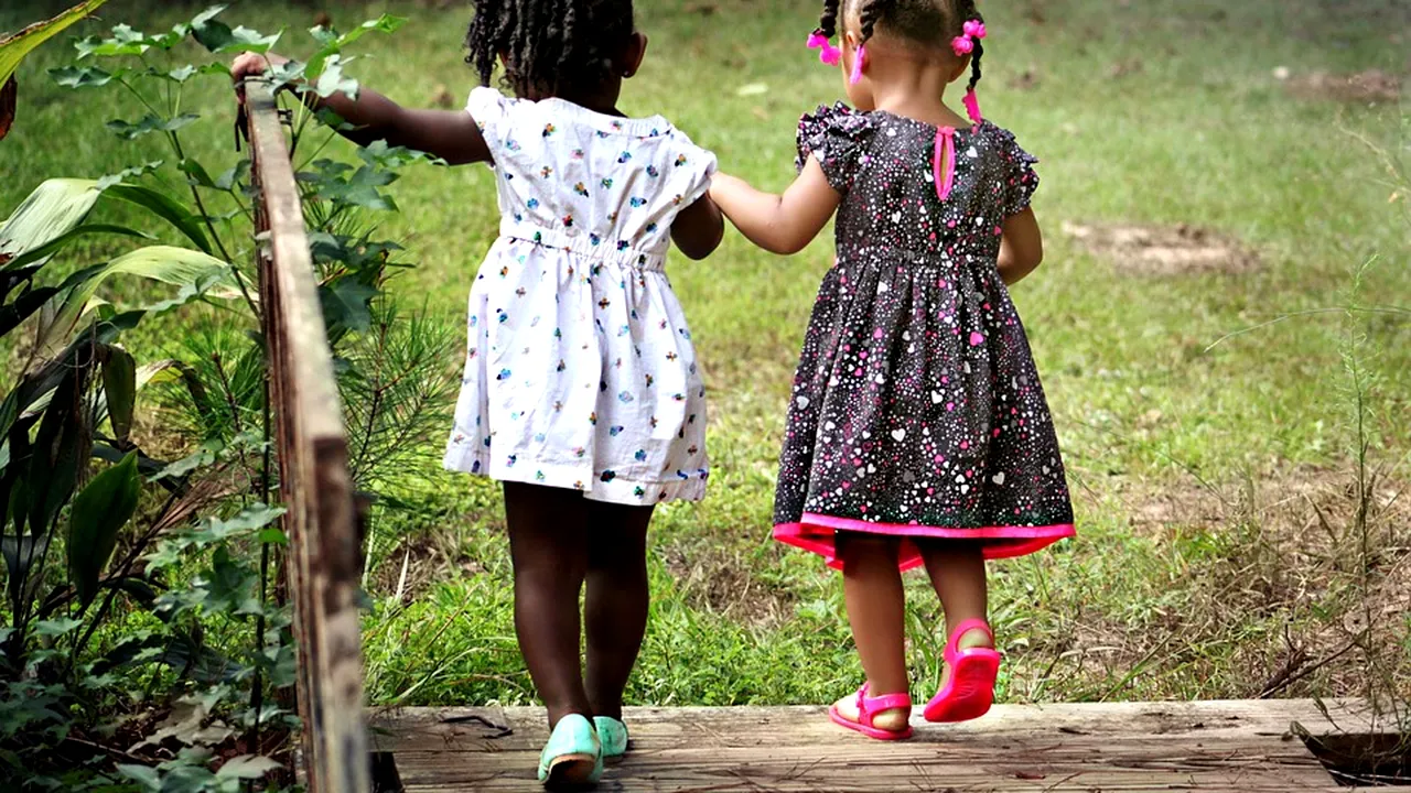 Organizația Mondială a Sănătății avertizează: Copiii sub un an nu trebuie să folosească telefoanele