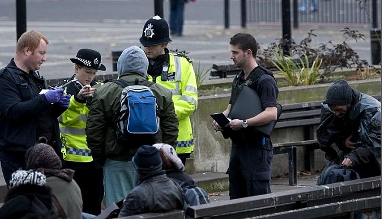 Daily Mail: Cerșetorii români s-au întors în Marea Britanie de Sărbători. Cât câștigă pe zi un cerșetor român 