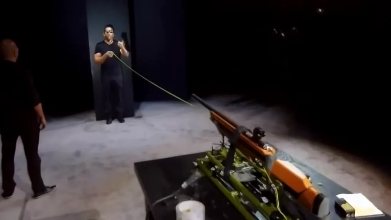 Accidente groaznice în lumea trucurilor magice: de la femeia dintr-o cutie străpunsă de 10 săbii până la magicianul care s-a împușcat încercând să prindă gloanțe în dinți - VIDEO 