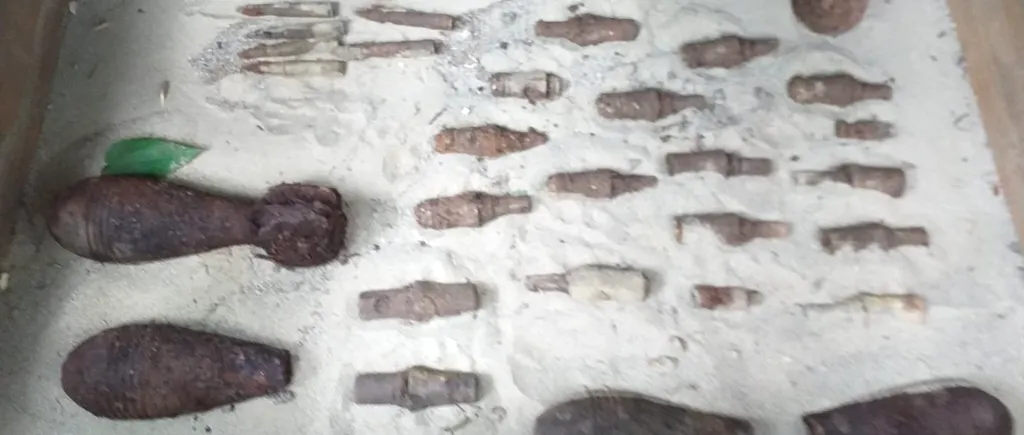 Adevărat arsenal militar descoperit în județul Neamț. Pirotehniștii, uimiți de ce au găsit la fața locului