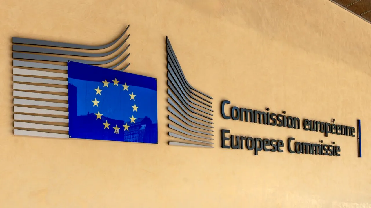 Guvernanța corporativă, fiscalitatea microîntreprinderilor și PENSIILE SPECIALE, restanțele României din PNRR. Ce spune Comisia Europeană?