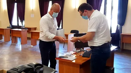 Scenariu desprins parcă din filmele cu mafioți în plină campanie electorală. Cum a acționat un infractor la comanda „primarului-karateka” din Poiana Câmpina: „Trebuie să-i dăm foc”