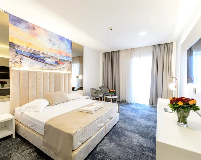 Cum a fost umilită o turistă în restaurantul unui hotel de 4 stele din Eforie Nord. Ce i-a făcut șeful de sală, când i-a cerut desert