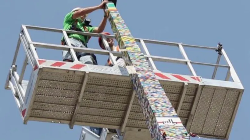 Copiii italieni au construit cel mai înalt turn Lego din lume