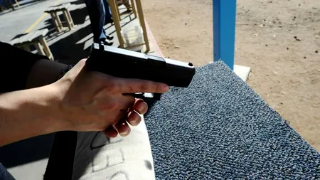 Doi din trei americani susțin dreptul de a deține arme. SONDAJ