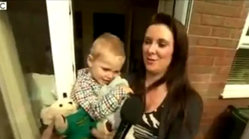 Cum a reușit un băiețel de trei ani să salveze viața mamei lui. VIDEO