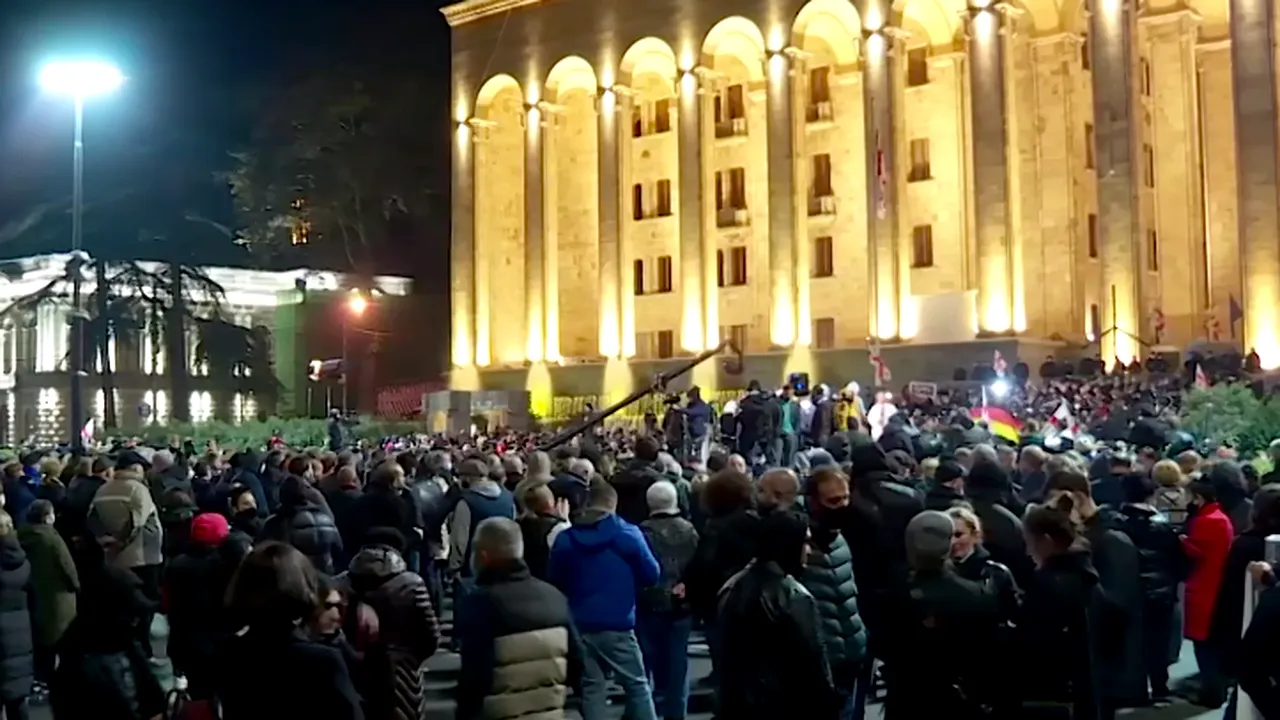 Mii de georgieni cer eliberarea lui Saakaşvili și amenință cu o grevă a foamei în masă