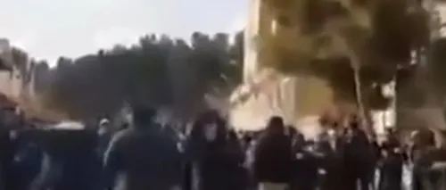 Forțele de ordine din Iran, acuzate că au tras cu muniție de război în protestatari - VIDEO