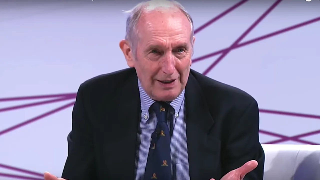 De ce nu are telefon mobil scriitorul preferat al lui Bill Gates. „Celularele sunt o acumulare de argint, cupru și alte metale”