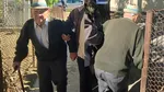 Un bătrân în vârstă de 105 ANI a mers vot, în baston: „Este un erou țării. Fiecare pas al său este o lecție de spirit civic”