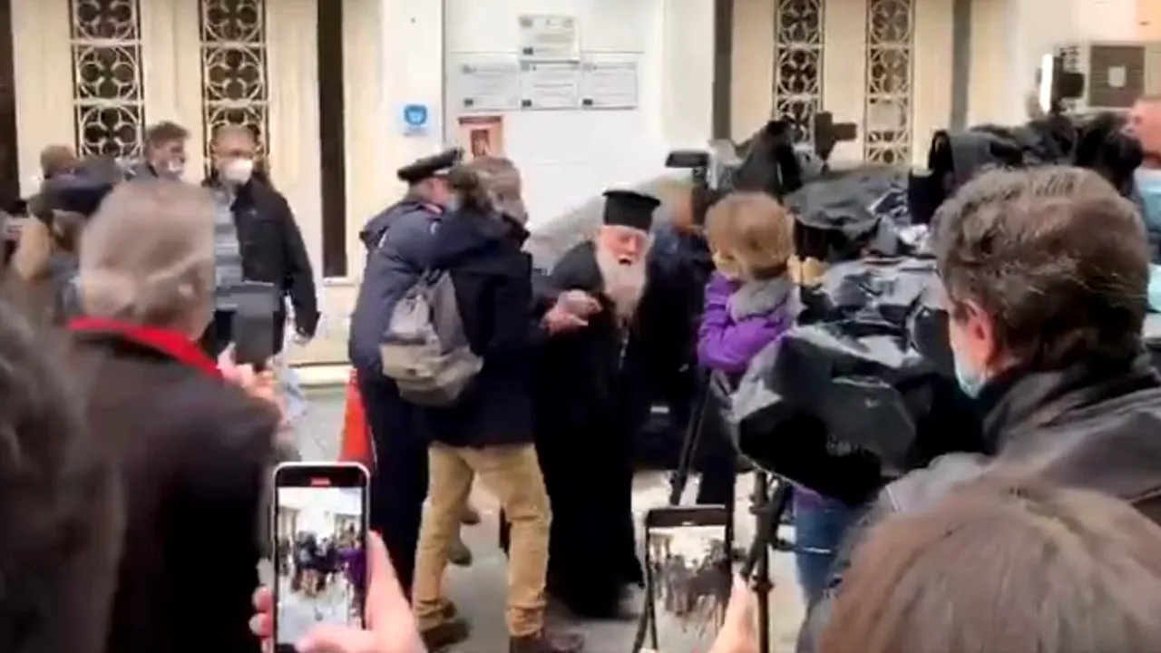 Un preot ortodox l-a făcut „eretic” pe Papa Francisc (VIDEO)