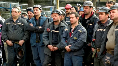 „Voi cu pensii speciale, iar noi să murim de foame?!” Sute de MINERI protestează în Piața Victoriei