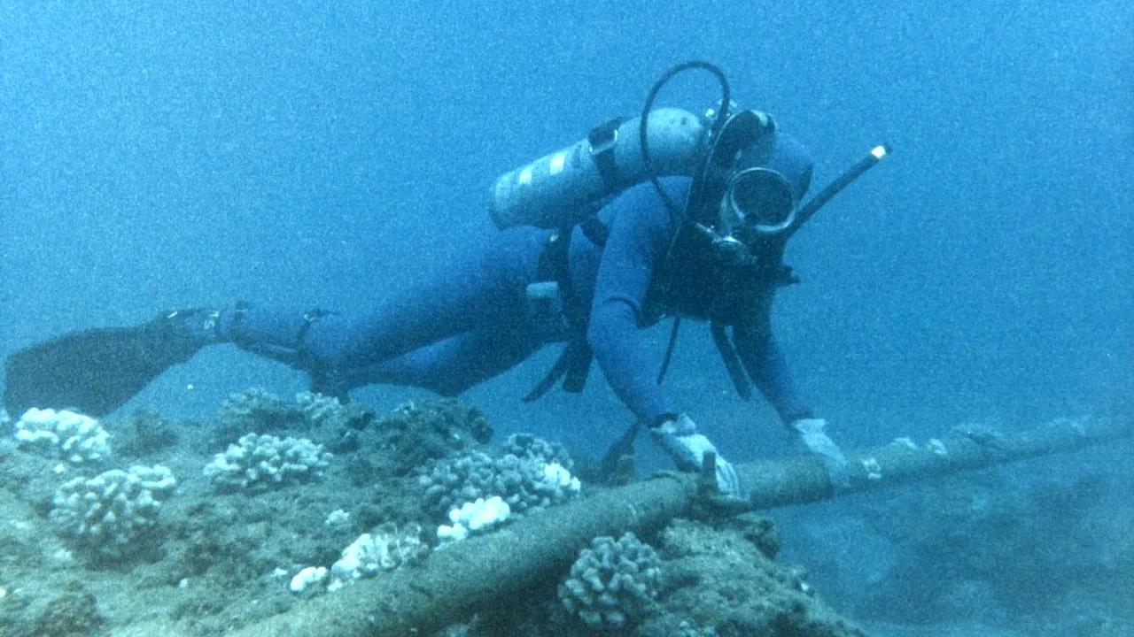 Oficial britanic, acuzații foarte grave la adresa Rusiei: Ar putea distruge cabluri de telecomunicații, afectând inclusiv Internetul