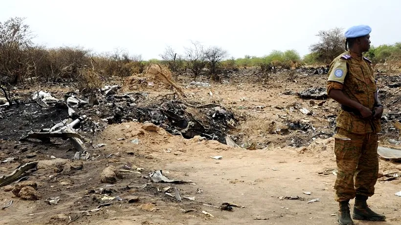 Cutiile negre ale avionului Air Algerie prăbușit în Mali au ajuns în Franța. Una dintre ele, grav avariată