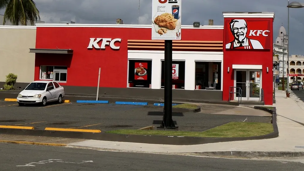 Câți lei primește lunar un angajat KFC. Care este salariul de bază