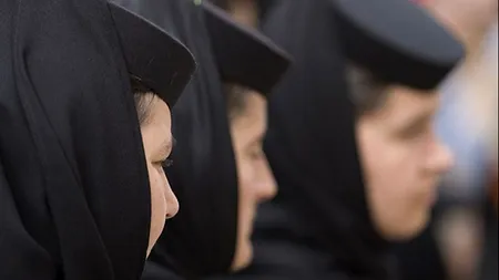 CA PE FRONT. Măicuţele din Timișoara confecţionează 1.000 de lenjerii de pat şi 5.000 de prosoape pentru secţiile ATI