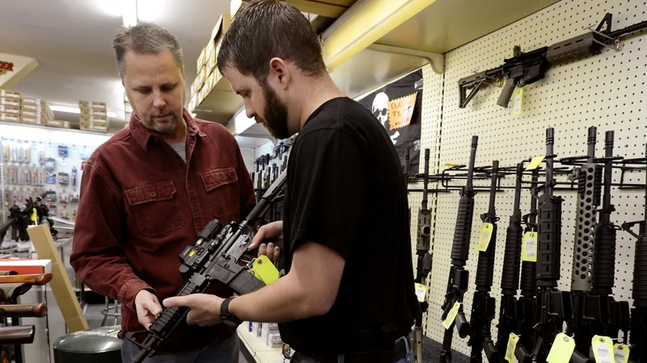 Efectul Black Friday asupra vânzărilor de arme din SUA