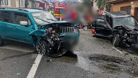 Doi adulți și șapte copii, răniți după impactul dintre două mașini pe un drum din județul Bistrița-Năsăud. Unul dintre șoferi era băut