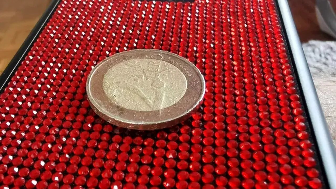 Această monedă de 2 euro te poate îmbogăți! Are o eroare de batere și colecționarii o vând cu 100.000 de euro